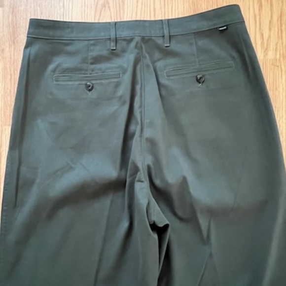 NWT Levi Dockers Womens Hunter Green Khaki Pants High Wide Pleated 14/32 - Picture 11 of 11